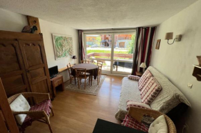 Studio 27 m with terrace near the slopeslake